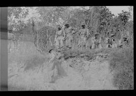 Fotografia "Manobras em Ribeirão das Lages (Paraquedistas: Sobrevivência na Selva operação); 'PARAQUEDISTAS' PARAQUEDISTAS em manobra em Ribeirão das Lages" ([Local n/d] , 1963) [negativo]. / Fotógrafo(a): Méra; Caban.  -- ITEM-0002.