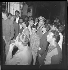 Fotografia "Sindicado dos Têxteis' Passeata do protesto - do Sindicato dos Têxteis, Reportagem de Oscar" ([Local n/d] , 1963) [negativo]. / Fotógrafo(a): Paulo André.  -- ITEM-0006.