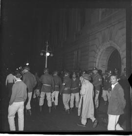 Fotografia "Sindicado dos Têxteis' Passeata do protesto - do Sindicato dos Têxteis, Reportagem de Oscar" ([Local n/d] , 1963) [negativo]. / Fotógrafo(a): Paulo André.  -- ITEM-0013.