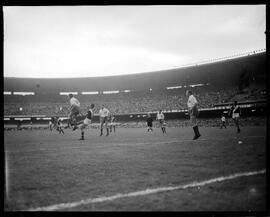 Fotografia "Esporte - Futebol Vasco x Nacional" ([Local n/d] , [Data n/d]) [negativo]. / Fotógrafo(a): Equipe.  -- ITEM-0004.