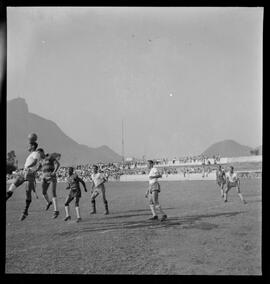 Fotografia "Esporte - treino do Flamengo" ([Local n/d] , [Data n/d]) [negativo]. / Fotógrafo(a): Ângelo.  -- ITEM-0005.