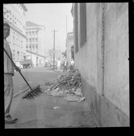 Fotografia "TÚNEL CATUMBI = LARANJEIRAS' Obras de Catumbi (Reportagem com as obras do túnel, que será inaugurada sem ser terminada), Reportagem de Areias" ([Local n/d] , 1963) [negativo]. / Fotógrafo(a): Méra.  -- ITEM-0004.