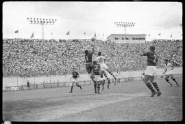 Fotografia "Futebol - Jogo Flamengo x Fluminense" ([Local n/d] , [Data n/d]) [negativo]. / Fotógrafo(a): Demócrito e Paulo Reis.  -- ITEM-0007.