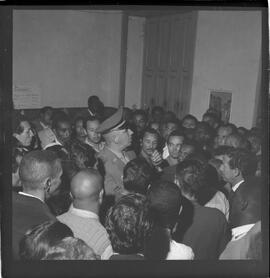 Fotografia "Sindicado dos Têxteis' Passeata do protesto - do Sindicato dos Têxteis, Reportagem de Oscar" ([Local n/d] , 1963) [negativo]. / Fotógrafo(a): Paulo André.  -- ITEM-0010.