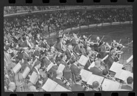 Fotografia "C/ Antonio Carlos Festival de Wagner (concerto musical); 'FESTIVAL DE WAGNER' Festival Wagner (realizado no Maracanãzinho), Reportagem de Antonio Carlos" ([Local n/d] , 1963) [negativo]. / Fotógrafo(a): Roberto.  -- ITEM-0017.