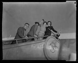 Fotografia "Maria José Cardoso ('Miss Brasil 1956')" ([Local n/d] , 1956) [negativo]. / Fotógrafo(a): Equipe.  -- ITEM-0006.