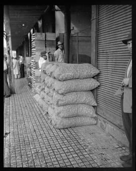 Fotografia "Mercado Municipal, Reportagem Geral" ([Local n/d] , [Data n/d]) [negativo]. / Fotógrafo(a): Equipe.  -- ITEM-0015.