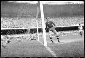 Fotografia "Futebol - R.J. (Campeonato Carioca - Jogo Botafogo x Fluminense), Seção: Esportes" ([Local n/d] , [Data n/d]) [negativo]. / Fotógrafo(a): Equipe.  -- ITEM-0096.