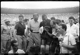 Fotografia "Futebol - R.J. (Campeonato Carioca - Jogo Botafogo x Fluminense), Seção: Esportes" ([Local n/d] , [Data n/d]) [negativo]. / Fotógrafo(a): Equipe.  -- ITEM-0151.