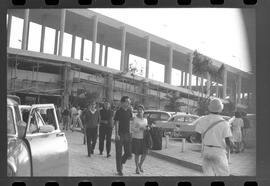 Fotografia "Jogos Campeonato Carioca; 'CAMPEONATO CARIOCA DE 1963' de PROFISSIONAIS (1º Turno) Jogos Vasco x Fluminense (3 x 1) Botafogo x Canto do Rio (3 x 0) America x Madureira (5 x 2) e Olaria x Portuguesa, Reportagem de Esporte" ([Local n/d] , 1963) [negativo]. / Fotógrafo(a): Equipe.  -- ITEM-0249.