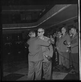 Fotografia "Ministério da Guerra' Entrega de Espadas aos novos generais. Alfredo Pinheiro, Joaquim de Melo Camarinha, Napoleão Nobre e Luis Lopes de Miranda etc...com a presença do Gal. José Machado Lopes), Reportagem de Sonia" ([Local n/d] , 1963) [negativo]. / Fotógrafo(a): Rodolpho.  -- ITEM-0006.