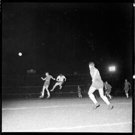 Fotografia "Futebol - Brasil x Paraguai" ([Local n/d] , [Data n/d]) [negativo]. / Fotógrafo(a): Equipe.  -- ITEM-0027.