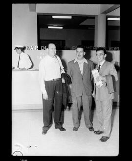 Fotografia "Chegada da equipe de Última Hora no Chile/ Paulo e Ângelo" ([Local n/d] , [Data n/d]) [negativo]. / Fotógrafo(a): [Autoria n/d].  -- ITEM-0002.