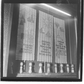 Fotografia "VITRINE 'FLUMITUR', Reportagem de Danton" ([Local n/d] , 1962) [negativo]. / Fotógrafo(a): Publicidade.  -- ITEM-0002.