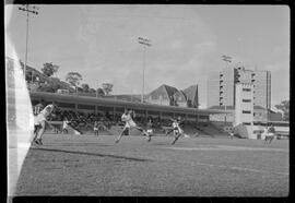 Fotografia "Futebol - RJ (Campeonato de Juvenis - 1956) - Jogo: Flamengo x Bangu, Esportes" ([Local n/d] , 1956) [negativo]. / Fotógrafo(a): Demócrito.  -- ITEM-0003.