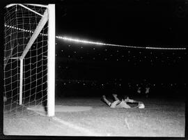 Fotografia "Torneio Rio - São Paulo (diversos jogos), Esportes" ([Local n/d] , [Data n/d]) [negativo]. / Fotógrafo(a): Equipe.  -- ITEM-0007.