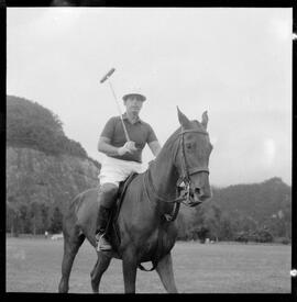 Fotografia "Golfe - Rio de Janeiro (em geral), Reportagem Geral" ([Local n/d] , [Data n/d]) [negativo]. / Fotógrafo(a): Equipe.  -- ITEM-0007.