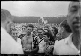 Fotografia "Futebol - R.J. (Campeonato Carioca - Jogo Botafogo x Fluminense), Seção: Esportes" ([Local n/d] , [Data n/d]) [negativo]. / Fotógrafo(a): Equipe.  -- ITEM-0149.