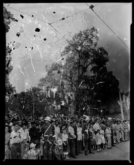 Fotografia "Parada de sete de setembro" ([Local n/d] , [Data n/d]) [negativo]. / Fotógrafo(a): [Autoria n/d].  -- ITEM-0021.