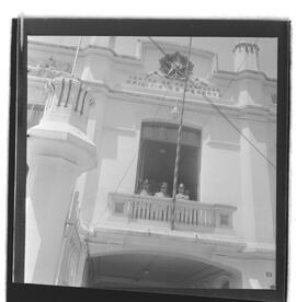 Fotografia "Visita do General Oswino ao C.P.O.R.; EXERCITO. CPOR- visita do comandante do 1º General Osvino Ferreira Alves" ([Local n/d] , 1962) [negativo]. / Fotógrafo(a): Luiz Santos.  -- ITEM-0005.