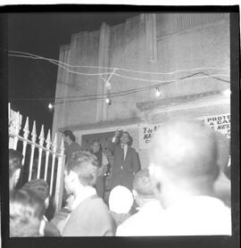 Fotografia "Sindicado dos Têxteis' Passeata do protesto - do Sindicato dos Têxteis, Reportagem de Oscar" ([Local n/d] , 1963) [negativo]. / Fotógrafo(a): Paulo André.  -- ITEM-0002.