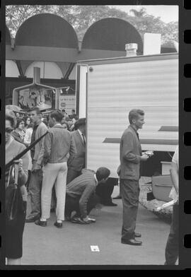 Fotografia "Exp. Americana na Quinta da Bôa Vista; 'EXPOSIÇÃO 'ALIADOS NO PROGRESSO' Exposição Americana na Quinta da Bôa Vista (Reportagem)" ([Local n/d] , 1963) [negativo]. / Fotógrafo(a): Luiz Pinto.  -- ITEM-0009.