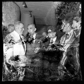 Fotografia "Banquete oferecido por 'UH' em homenagem aos campeões do Super-super, Clube de Regatas Vasco da Gama" ([Local n/d] , [Data n/d]) [negativo]. / Fotógrafo(a): Demócrito.  -- ITEM-0025.