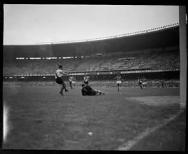 Fotografia "Esporte - Botafogo x Vasco" ([Local n/d] , [Data n/d]) [negativo]. / Fotógrafo(a): [Autoria n/d].  -- ITEM-0005.