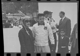 Fotografia "Conflitos' Conflitos - Passeatas - Polícia militar agride povo na Leopoldina - á favor das reformas de bases" ([Local n/d] , 1963) [negativo]. / Fotógrafo(a): Paulo; Venê; André; Alvaro; Pinto.  -- ITEM-0002.