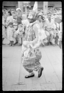 Fotografia "Carnaval - R.J. (aspectos gerais) 1952" ([Local n/d] , 1952) [negativo]. / Fotógrafo(a): Equipe.  -- ITEM-0009.
