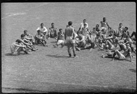 Fotografia "Futebol - R.J. (Equipe do Fluminense, 1952), Seção: Esportes" ([Local n/d] , 1952) [negativo]. / Fotógrafo(a): Equipe.  -- ITEM-0001.