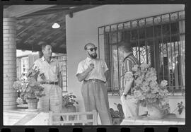 Fotografia "Rep. pelo SUL DO BRASIL (ESPECIAL); 'REPORTAGEM ESPECIAL DE 'UH' 'CONTRABANDO DE ARMAS, Em S. PAULO, SANTA CATARINA, RIO GRANDE DO SUL ETC...' Reportagem feita pela equipe de 'UH'), Reportagem de Amado Ribeiro" ([Local n/d] , 1963) [negativo]. / Fotógrafo(a): Paulo Reis.  -- ITEM-0065.