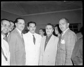 Fotografia "Esporte - Futebol - chegada dos jogadores argentinos" ([Local n/d] , [Data n/d]) [negativo]. / Fotógrafo(a): [Autoria n/d].  -- ITEM-0004.