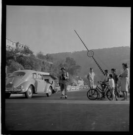 Fotografia "TÚNEL - CATUMBI = LARANJEIRAS' Reportagem no Túnel Catumbi Laranjeiras, Reportagem de Carlos Areias" ([Local n/d] , 1963) [negativo]. / Fotógrafo(a): Ferreira.  -- ITEM-0004.