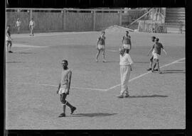 Fotografia "FLUMINENSE F.C.' Treino do Fluminense, Reportagem de Esporte" ([Local n/d] , 1963) [negativo]. / Fotógrafo(a): Democrito.  -- ITEM-0025.