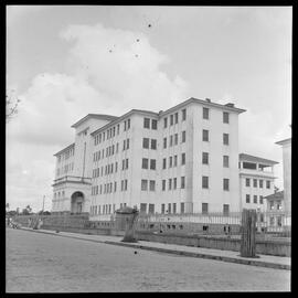 Fotografia "Hospital General Vargas (I.A.P.E.T.E.C.), Reportagem Geral" ([Local n/d] , [Data n/d]) [negativo]. / Fotógrafo(a): Equipe.  -- ITEM-0001.