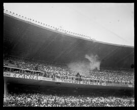 Fotografia "Futebol - Flamengo x Fluminense" ([Local n/d] , [Data n/d]) [negativo]. / Fotógrafo(a): Ângelo e Adir.  -- ITEM-0017.