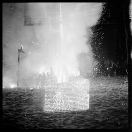 Fotografia "Promoção de Última Hora' - homenagem à Batalha do Riachuelo em Copacabana e Leme" ([Local n/d] , [Data n/d]) [negativo]. / Fotógrafo(a): Melo e A. Veneziano.  -- ITEM-0039.