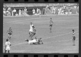 Fotografia "Campeonato Carioca de Profissionais de 63 (1° Turno) Esporte - jogo Fluminense (1 x 0) Bonsucesso" ([Local n/d] , 1963) [negativo]. / Fotógrafo(a): Democrito.  -- ITEM-0074.