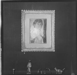 Fotografia "QUADRO DE 5 MILHÕES; ARTE = EXPOSIÇÃO GELERIA [GALERIA] MONTEMATRE' QUADRO QUE VALE CINCO MILHÕES DE AMADEO - MODIGLIANi" ([Local n/d] , 1961) [negativo]. / Fotógrafo(a): P. ANDRÉ.  -- ITEM-0005.