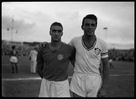 Fotografia "Futebol - Jogos diversos de domingo dia 30/12/1951" ([Local n/d] , 1951) [negativo]. / Fotógrafo(a): [Autoria n/d].  -- ITEM-0046.