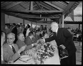 Fotografia "Casas - Inauguração em Nova Iguassú" ([Local n/d] , [Data n/d]) [negativo]. / Fotógrafo(a): Ernani Contursi.  -- ITEM-0023.