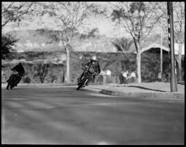 Fotografia "Motociclismo - Rio de Janeiro (em geral), Esportes" ([Local n/d] , [Data n/d]) [negativo]. / Fotógrafo(a): Equipe.  -- ITEM-0003.