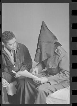 Fotografia "Rep. pelo SUL DO BRASIL (ESPECIAL); 'REPORTAGEM ESPECIAL DE 'UH' 'CONTRABANDO DE ARMAS, Em S. PAULO, SANTA CATARINA, RIO GRANDE DO SUL ETC...' Reportagem feita pela equipe de 'UH'), Reportagem de Amado Ribeiro" ([Local n/d] , 1963) [negativo]. / Fotógrafo(a): Paulo Reis.  -- ITEM-0126.