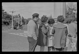 Fotografia "Rep. pelo SUL DO BRASIL (ESPECIAL); 'REPORTAGEM ESPECIAL DE 'UH' 'CONTRABANDO DE ARMAS, Em S. PAULO, SANTA CATARINA, RIO GRANDE DO SUL ETC...' Reportagem feita pela equipe de 'UH'), Reportagem de Amado Ribeiro" ([Local n/d] , 1963) [negativo]. / Fotógrafo(a): Paulo Reis.  -- ITEM-0027.