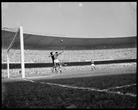 Fotografia "Esporte - Futebol - Palmeiras x Juventus" ([Local n/d] , [Data n/d]) [negativo]. / Fotógrafo(a): Equipe.  -- ITEM-0019.