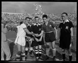 Fotografia "Futebol - Chile" ([Local n/d] , [Data n/d]) [negativo]. / Fotógrafo(a): [Autoria n/d].  -- ITEM-0001.