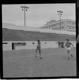 Fotografia "Olaria A.C.' Reportagem sobre o treino do Olaria" ([Local n/d] , 1963) [negativo]. / Fotógrafo(a): Demócrito Bezerra.  -- ITEM-0008.