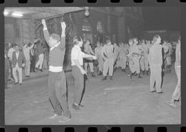 Fotografia "Conflitos' Conflitos - Passeatas - Polícia militar agride povo na Leopoldina - á favor das reformas de bases" ([Local n/d] , 1963) [negativo]. / Fotógrafo(a): Paulo; Venê; André; Alvaro; Pinto.  -- ITEM-0010.