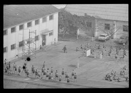 Fotografia "Caso de Helio Fernandes na P.E. reportagem com o quartel onde se acha preso), Reportagem de Méra" ([Local n/d] , 1963) [negativo]. / Fotógrafo(a): Ferreira.  -- ITEM-0007.